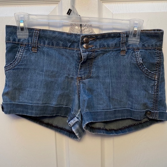 L juniors Tyte casual solid blue stretch regular size jean shorts size 13 - Picture 1 of 5
